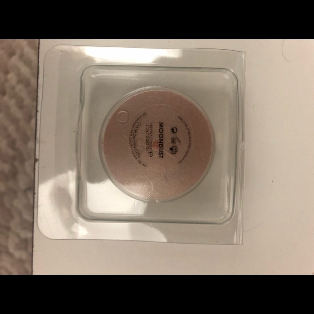 Makeup - Picture 7 of 8